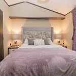 Feather Hill White Cross Bay, Skiptory Howe 38 Nyaraló *