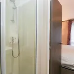 Feather Hill White Cross Bay, Skiptory Howe 38 Nyaraló