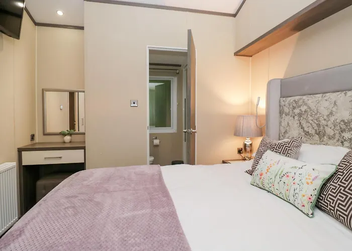 Feather Hill White Cross Bay, Skiptory Howe 38 Windermere