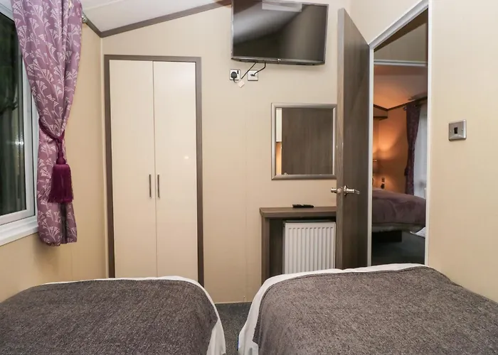 Feather Hill White Cross Bay, Skiptory Howe 38 Windermere